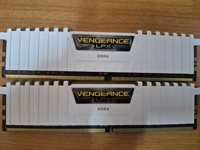 RAM (หน่วยความจำ)  CORSAIR VENGEANCE LPX (White) 
16GB (8GBx2) DDR4 3000MHz (CMK16GX4M2B3000C15W) ยังใช้งานได้ปกติ มีประกันตลอดอายุการใช้งาน รูปที่ 2