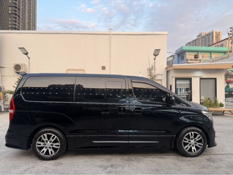 Hyundai H-1  2016 2.5 Deluxe Van ดีเซล เกียร์อัตโนมัติ ดำ รูปที่ 2