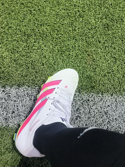 รองเท้าสตั๊ด adidas
