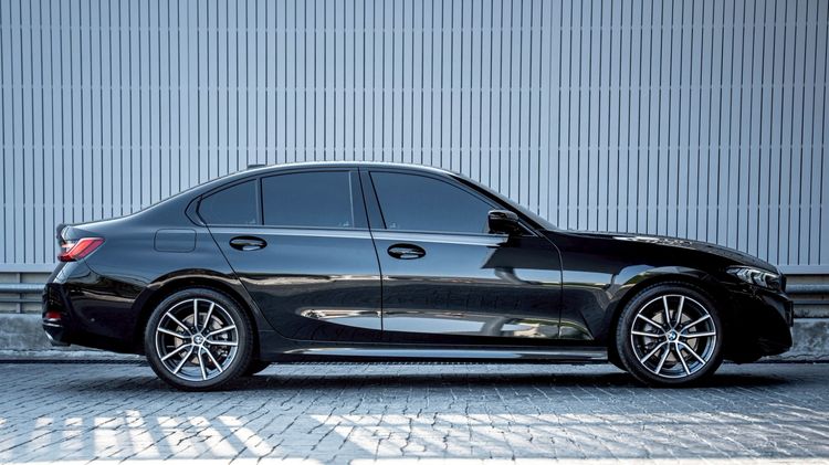BMW Series 3 2025 320d Sedan ดีเซล ไม่ติดแก๊ส เกียร์อัตโนมัติ ดำ รูปที่ 4