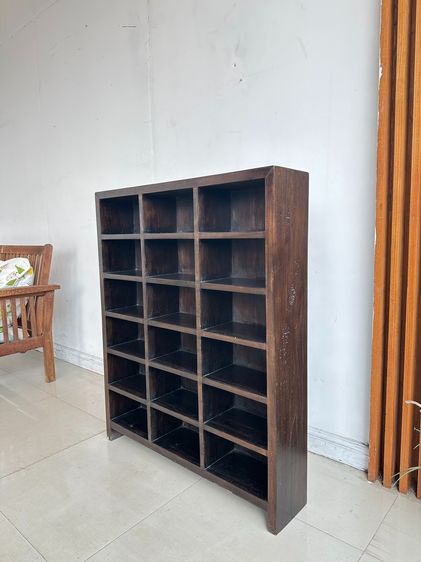 ชั้นโชว์ ชั้นวางของ 18 ช่อง โครงขาไม้จริงสีน้ำตาลเข้ม รูปที่ 4