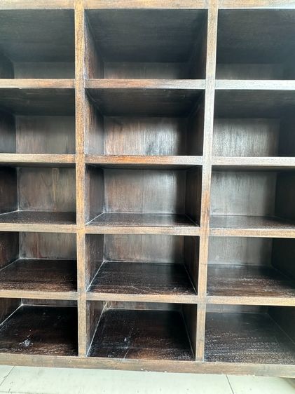 ชั้นโชว์ ชั้นวางของ 18 ช่อง โครงขาไม้จริงสีน้ำตาลเข้ม รูปที่ 11