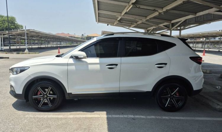 รถ MG ZS 1.5 D สี ขาว