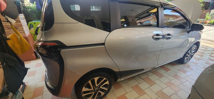 Toyota Sienta 2019 1.5 V Sedan เบนซิน เกียร์อัตโนมัติ บรอนซ์เงิน รูปที่ 4