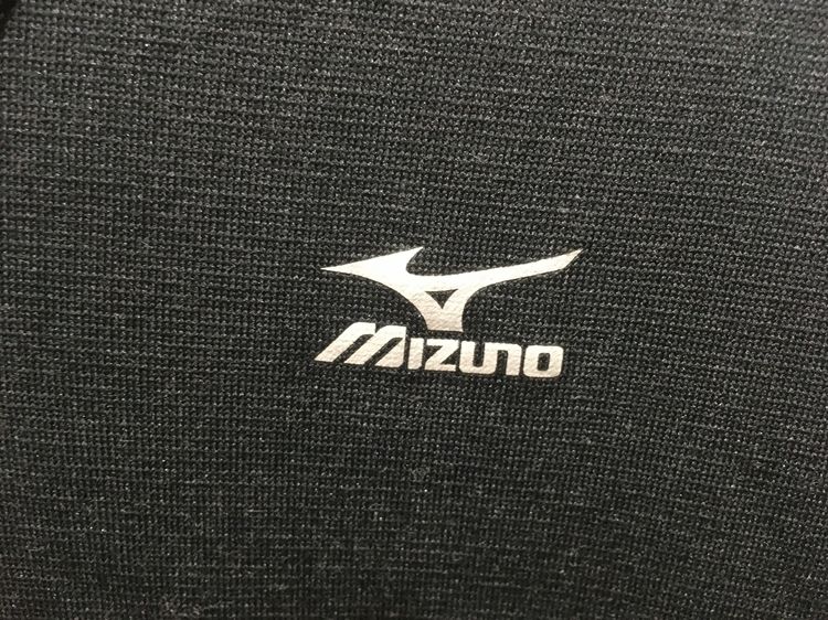เสื้อยืด คอวี แบรนด์ Mizuno สีดำ รูปที่ 6
