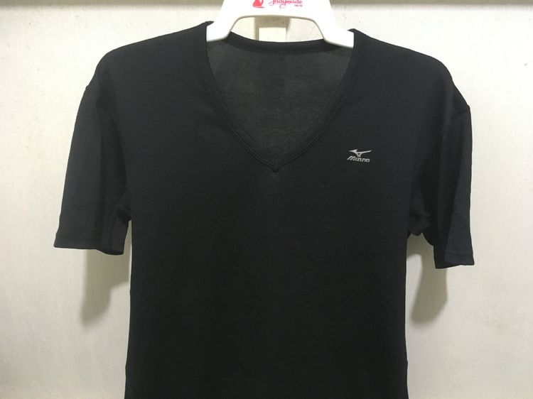 เสื้อยืด คอวี แบรนด์ Mizuno สีดำ รูปที่ 3
