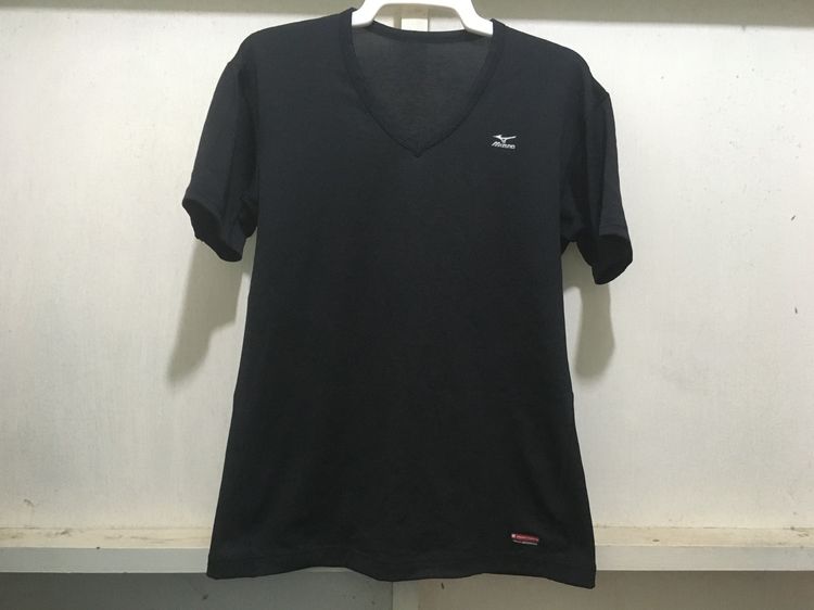 เสื้อยืด คอวี แบรนด์ Mizuno สีดำ