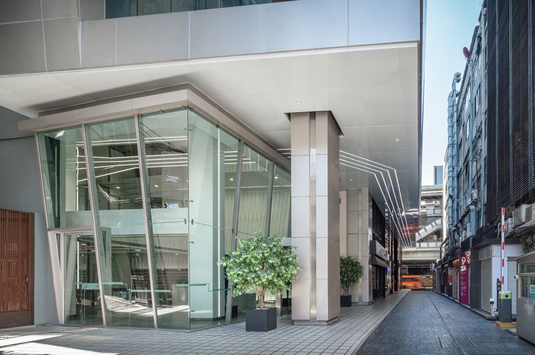 พื้นที่สำนักงานใจกลางสีลม ติด BTS ศาลาแดง ราคาเริ่มต้นเพียง 30,000 บาท Thaniya and Yada Office