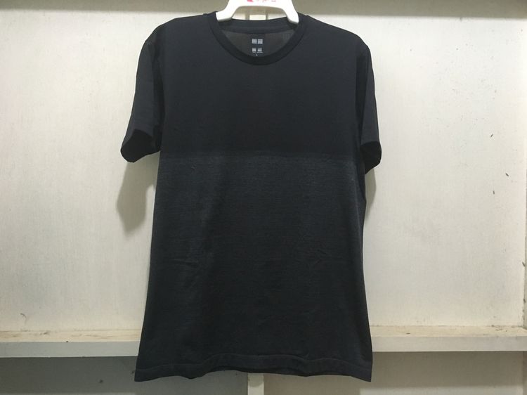 เสื้อทีเชิ้ต เสื้อ DRY-EX ODOR-CONTROL แบรนด์ UNIQLO สีโทนดำ