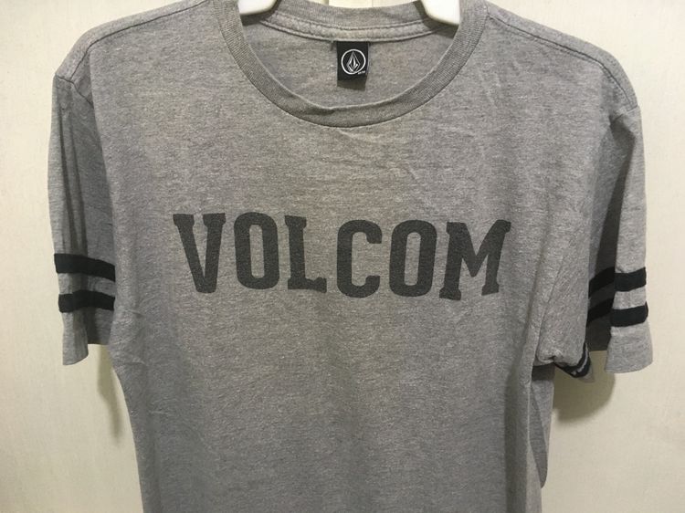 เสื้อยืดคอกลม แบรนด์ VOLCOM สีเทา รูปที่ 3