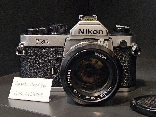 กล้อง Nikon fm2, เลนส์ Nikkor 50mm f1.4, สายคล้องสีแดง Artisan Artist