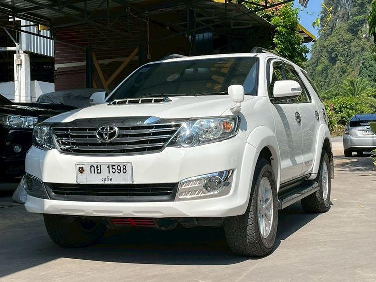 รถ Toyota Fortuner 2.5 G สี ขาว