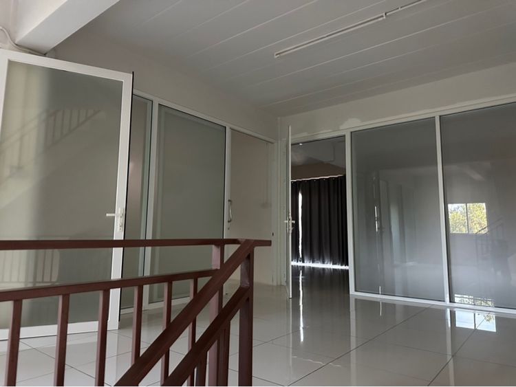 ให้เช่าอาคารพาณิชย์สามชั้นครึ่งติดกับตลาดอินดี้บางขุนเทียนมีที่จอดรถ รูปที่ 4