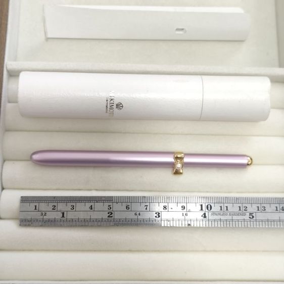 🔖 Mikimoto International แปรงทาลิปสติกประดับไข่มุกแท้ ดีไซน์โบสีทอง (พร้อมกล่อง)งานจากญี่ปุ่น รูปที่ 7