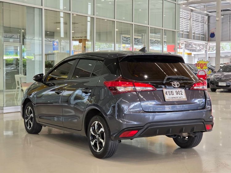 Toyota Yaris 2023 1.2 Premium Sedan เบนซิน ไม่ติดแก๊ส เกียร์อัตโนมัติ เทา รูปที่ 4