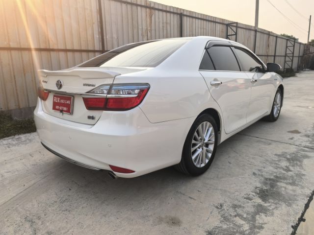 Toyota Camry 2016 2.5 HV Sedan ไฮบริด ไม่ติดแก๊ส เกียร์อัตโนมัติ ขาว รูปที่ 2