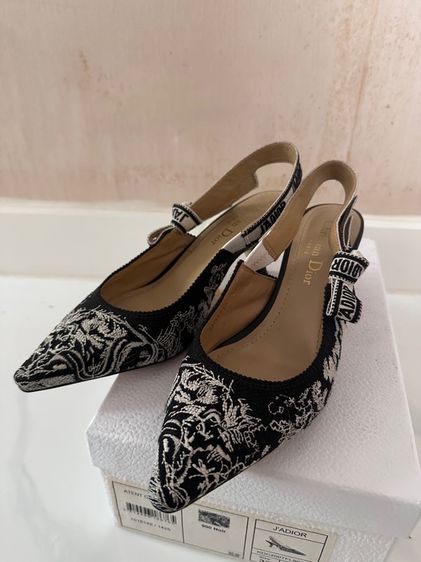 รองเท้า รูปที่ 2