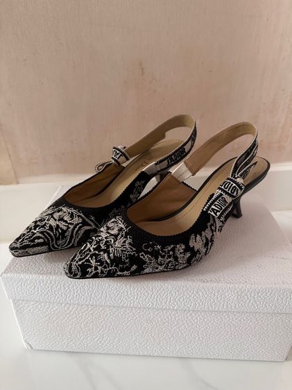 รองเท้า