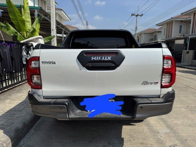 Toyota Hilux Revo 2023 2.8 G Rocco 4WD ดีเซล เกียร์อัตโนมัติ ขาว รูปที่ 3