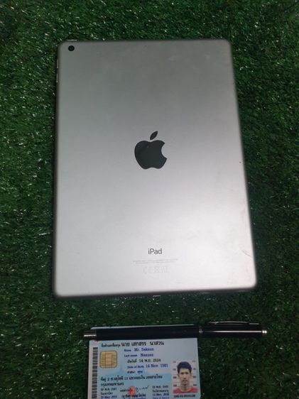 iPad รุ่นที่ 6 จอสัมผัสได้แบตเตอรี่ไม่ค่อยเก็บไฟจอเบิร์นออกสีชมพูนัดรับได้ถนนจตุโชติเขตสายไหม รูปที่ 4