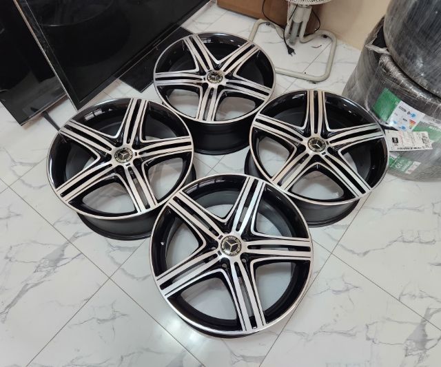 ล้อ WALD แท้ญี่ปุ่น ขอบ19 รุ่น M11C Mahora ใส่Benz รู112ได้ และรถญี่ปุ่นทั่วไป รู114ได้ สีทูโทนเงาตาแตก 5รู112 กว้าง8.5 ET40 สภาพใหม่กริ้บๆๆ รูปที่ 4