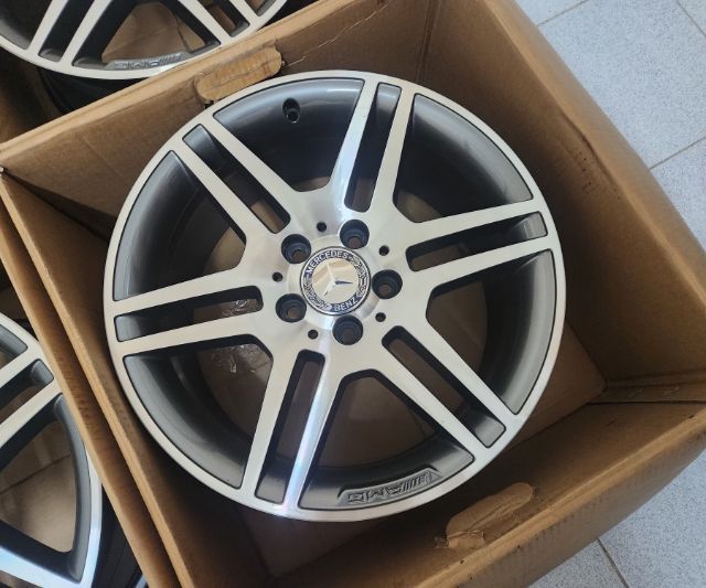 ล้อแท้ AMG Benz ขอบ17 สีทูโทนหน้าเงา เงาตาแตก 5รู112 กว้าง7.5-8.5 ET47-58 สภาพใหม่กริ้บๆๆๆๆ ใส่ตรงรุ่น Benz หลายรุ่น และใส่รถรุ่นอื่นๆถามได้ รูปที่ 3