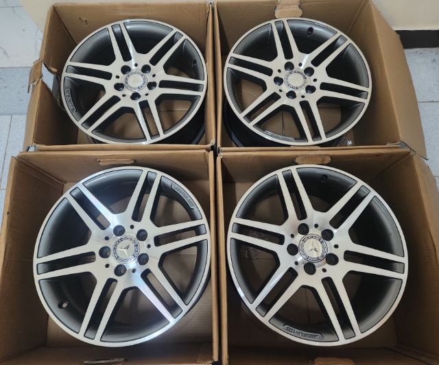 ล้อแท้ AMG Benz ขอบ17 สีทูโทนหน้าเงา เงาตาแตก 5รู112 กว้าง7.5-8.5 ET47-58 สภาพใหม่กริ้บๆๆๆๆ ใส่ตรงรุ่น Benz หลายรุ่น และใส่รถรุ่นอื่นๆถามได้