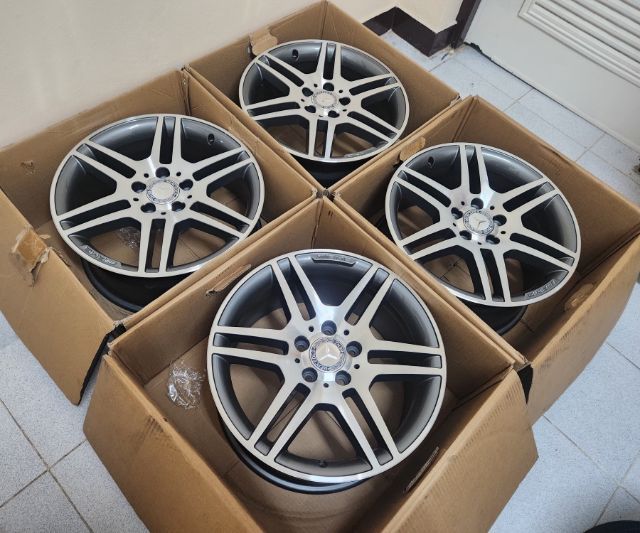 ล้อแท้ AMG Benz ขอบ17 สีทูโทนหน้าเงา เงาตาแตก 5รู112 กว้าง7.5-8.5 ET47-58 สภาพใหม่กริ้บๆๆๆๆ ใส่ตรงรุ่น Benz หลายรุ่น และใส่รถรุ่นอื่นๆถามได้ รูปที่ 4