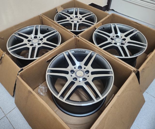 ล้อแท้ AMG Benz ขอบ17 สีทูโทนหน้าเงา เงาตาแตก 5รู112 กว้าง7.5-8.5 ET47-58 สภาพใหม่กริ้บๆๆๆๆ ใส่ตรงรุ่น Benz หลายรุ่น และใส่รถรุ่นอื่นๆถามได้ รูปที่ 2