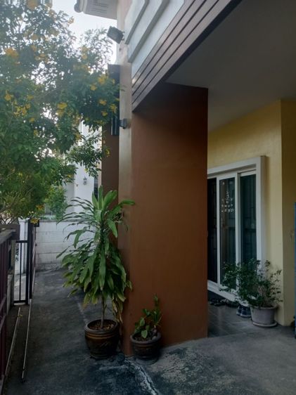🏠หมู่บ้านวิลล่าคุณาลัย1🌿ทำเลหน้าสวนสาธารณะ🏜️42ตรว.🚗จอดรถได้4คัน💤3ห้องนอน💦3ห้องน้ำ🔥ฟรีค่าใช้จ่ายในวันโอน📌เจ้าของขายเอง🎉ราคาคุยกันได้
