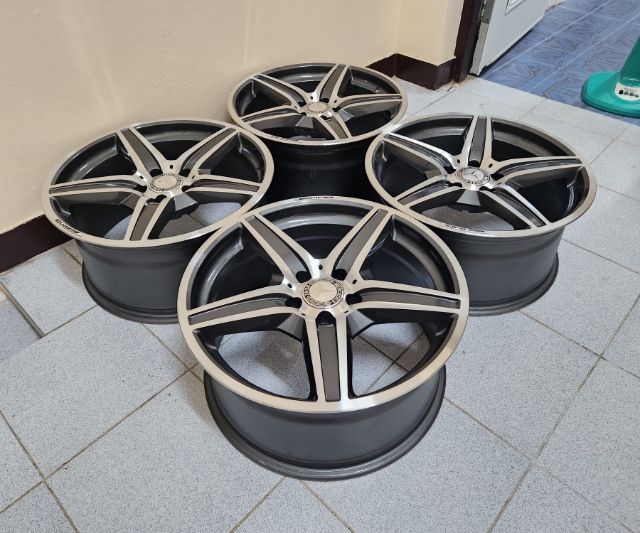 ล้อ AMG Benz ขอบ18 ลายST6 สีทูโทนเงาตาแตก 5รู112 กว้าง8.5 ET35 สภาพใหม่กริ้บๆ ใส่ตรงรุ่น Benz และใส่รถรุ่นอื่นๆถามได้ครับ
พร้อมเปลี่ยน ถ่วง รูปที่ 2