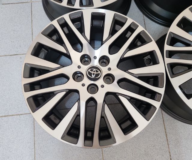 ล้อแท้ อัลพาร์ด30 ตัวท็อป ขอบ18 สีทูโทนหน้าเงา เงาตาแตก 5รู114 สภาพใหม่กริ้บๆๆๆ ใส่ตรงรุ่นโตโยต้าหลายรุ่น และใส่รถรุ่นอื่นๆถามได้ครับ
พร้อม รูปที่ 3