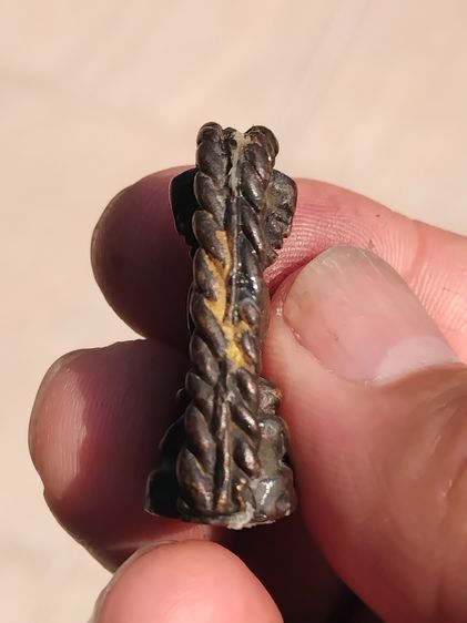 เหรียญรูปหล่อโบราณสองหน้า หลวงพ่อทบอุ้มบาตร วัดชนแดน เพชรบูรณ์ พิมพ์ซุ้มเกลียวเชือก ก้นชนวนตัดตะไบ ขนาด 2.8 x 2.2 ซม. เนื้อโลหะผสม สภาพสว รูปที่ 3