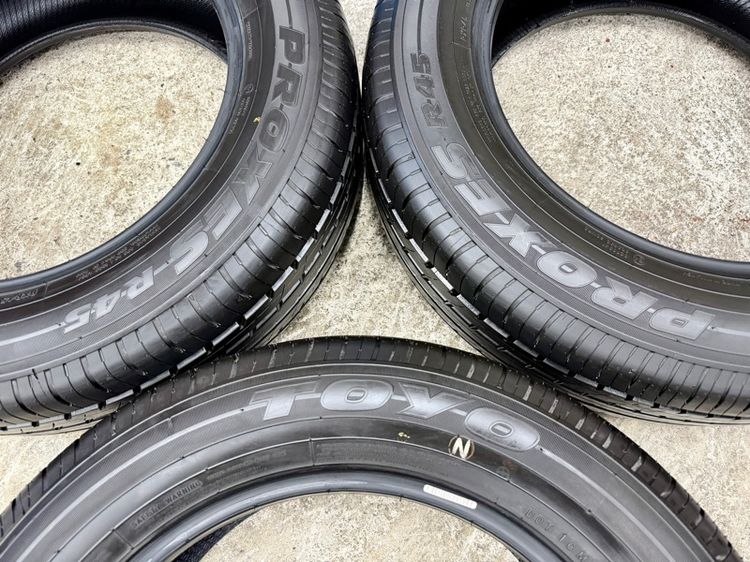 ยางถอดป้ายแดงขอบ 18” ยี่ห้อ TOYO รุ่น PROXES R45 ขนาด 235-60R18 ปี 25 ตุ่มหน้ายางยังอยู่
