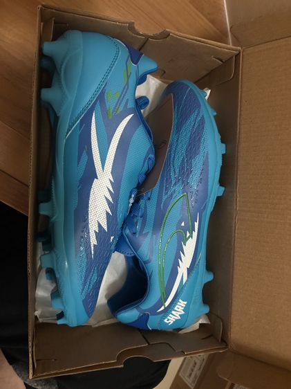 รองเท้าฟุตบอล สตั๊ด Grandsport รุ่นshark เบอร์40 สีฟ้า