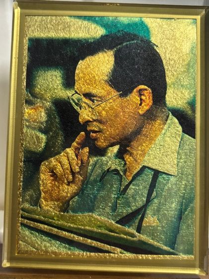 พระบรมฉายาลักษณ์ทองคำรัชกาลที่๙ รูปที่ 2