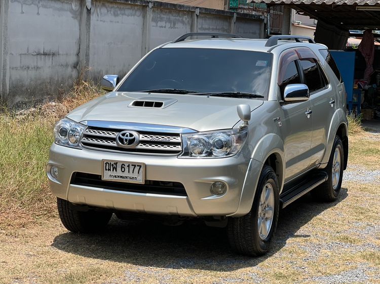 Toyota Fortuner 2009 3.0 V Utility-car ดีเซล ไม่ติดแก๊ส เกียร์อัตโนมัติ บรอนซ์เงิน รูปที่ 2