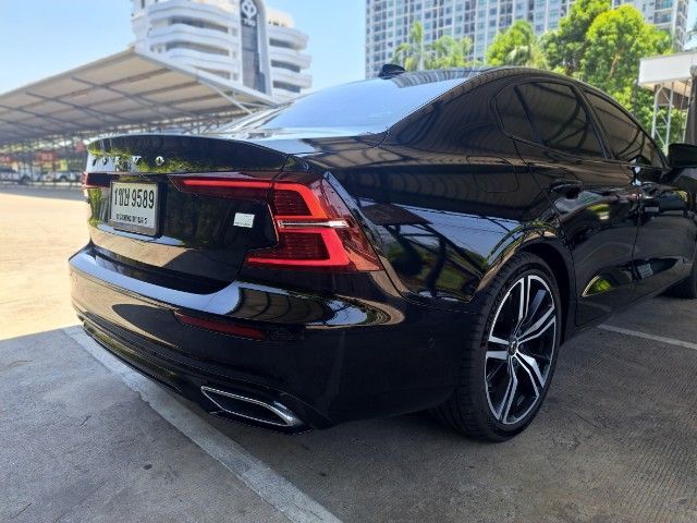 Volvo S60 2021 2.0 Recharge T8 R-Design 4WD ปลั๊กอินไฮบริด (PHEV) ไม่ติดแก๊ส เกียร์อัตโนมัติ ดำ รูปที่ 4