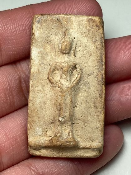 พระยืนเนื้อผง