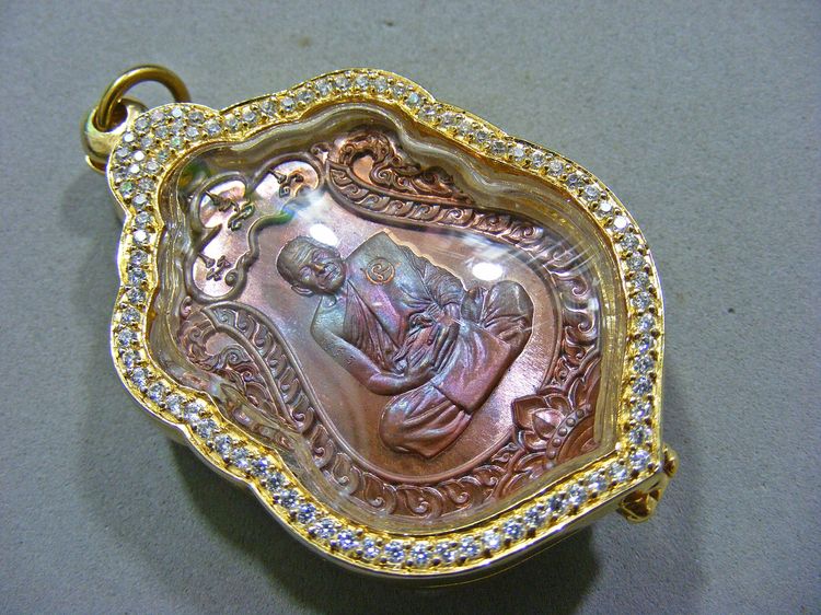 หลวงปู่ศิลาเหรียญเสมาฉลองกุฏิ สวยเข้มขลัง