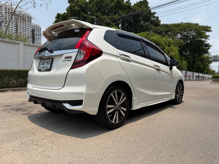 Honda Jazz 2017 1.5 RS Plus i-VTEC Sedan เบนซิน ไม่ติดแก๊ส เกียร์อัตโนมัติ ขาว รูปที่ 4