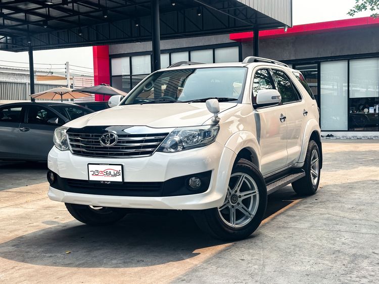 Toyota Fortuner 2011 2.7 V Utility-car เบนซิน LPG เกียร์อัตโนมัติ ขาว