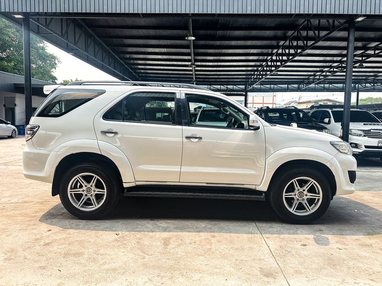 Toyota Fortuner 2011 2.7 V Utility-car เบนซิน LPG เกียร์อัตโนมัติ ขาว รูปที่ 4