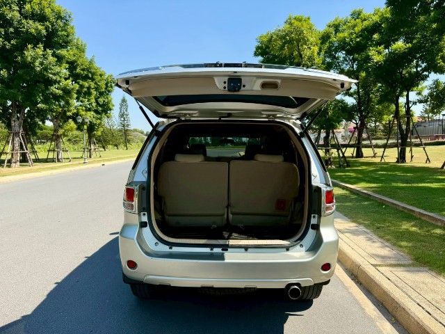 Toyota Fortuner 2006 3.0 G 4WD Utility-car ดีเซล ไม่ติดแก๊ส เกียร์ธรรมดา บรอนซ์ทอง รูปที่ 3