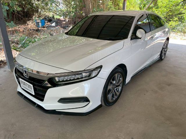 รถ Honda Accord 1.5 Turbo EL สี ขาว