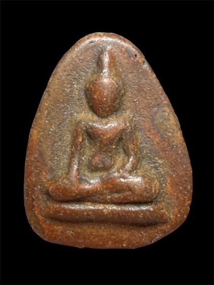 พระกลีบบัว กรุกำแพง เนื้อดิน