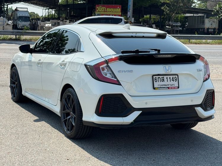 Honda Civic 2017 1.5 Turbo Sedan เบนซิน ไม่ติดแก๊ส เกียร์ธรรมดา ขาว รูปที่ 4