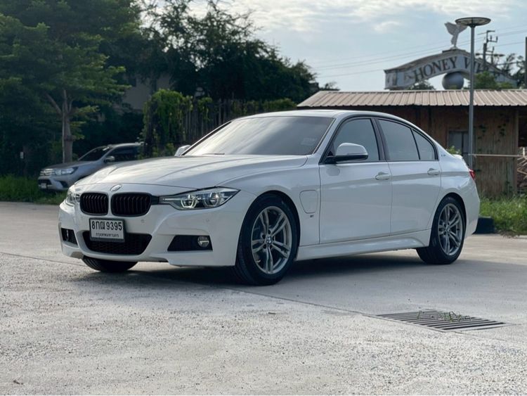BMW Series 3 2018 330e Sedan เบนซิน ไม่ติดแก๊ส เกียร์อัตโนมัติ ขาว รูปที่ 3