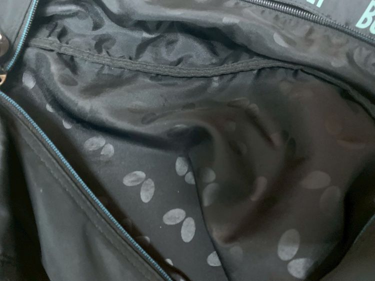 Butterfly Radfin Light Duffle (รุ่น 62910) มือสอง สภาพพอใช้ เป็นกระเป๋าอเนกประสงค์สำหรับใส่อุปกรณ์กีฬา  รูปที่ 4