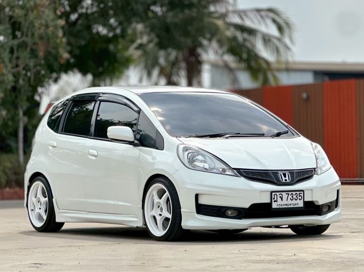 รถ Honda Jazz 1.5 V i-VTEC สี ขาว